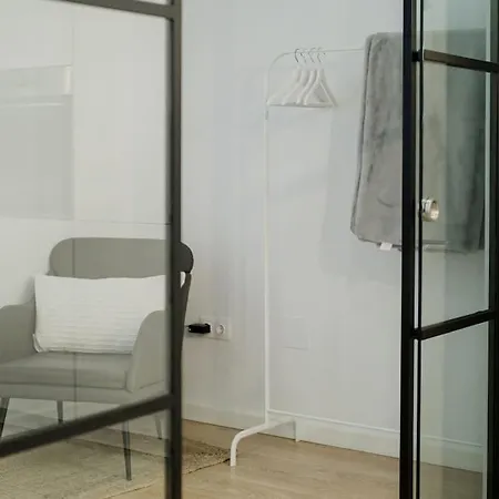 Daire Atico Isabel, Diseno Y Calidez Junto A La Muralla Romana