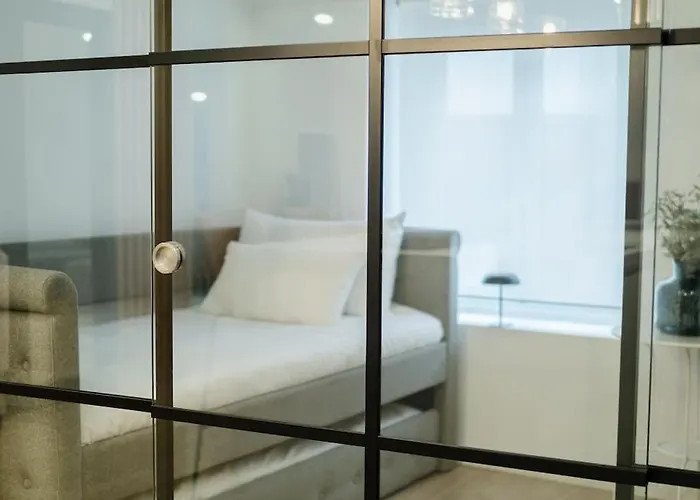 Atico Isabel, Diseno Y Calidez Junto A La Muralla Romana アパート