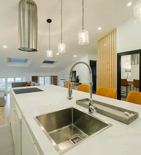 Atico Isabel, Diseno Y Calidez Junto A La Muralla Romana アパート *