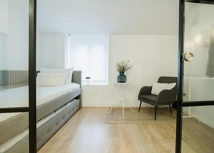 Atico Isabel, Diseno Y Calidez Junto A La Muralla Romana アパート