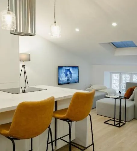 Atico Isabel, Diseno Y Calidez Junto A La Muralla Romana