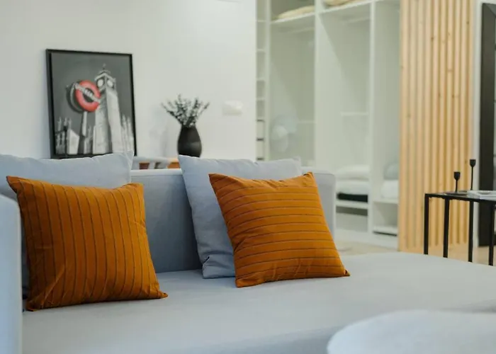 Atico Isabel, Diseno Y Calidez Junto A La Muralla Romana *