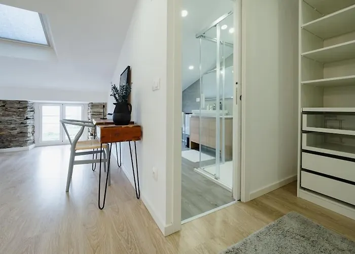 Atico Isabel, Diseno Y Calidez Junto A La Muralla Romana アパート