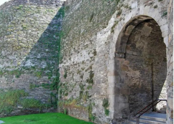 Atico Isabel, Diseno Y Calidez Junto A La Muralla Romana アパート